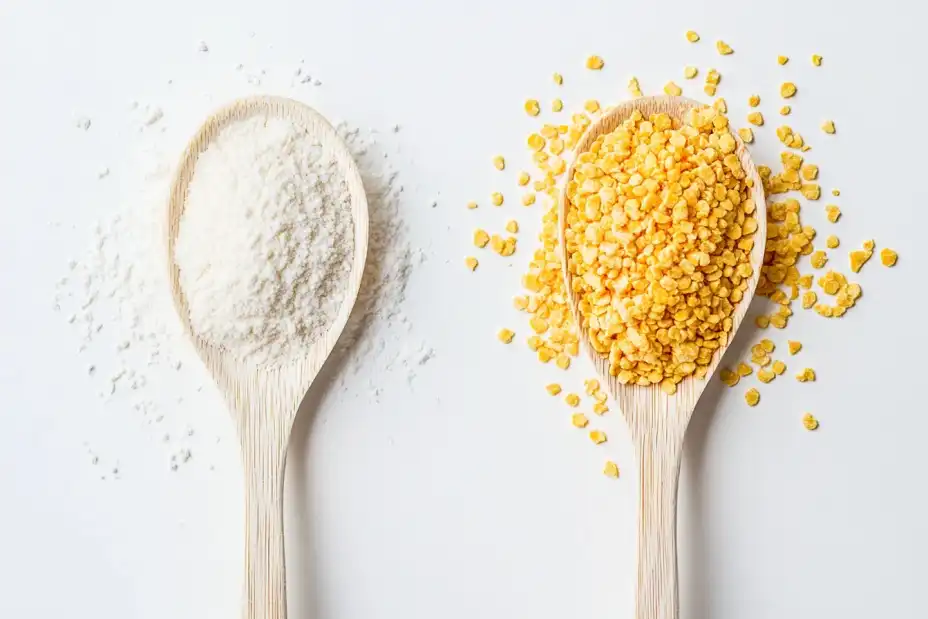 Infographic comparing the nutritional content of cornmeal and cornstarch.